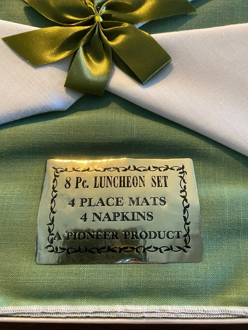 Vintage Pioneer Green & White Embroidered Floral Napkin and Placemat Set